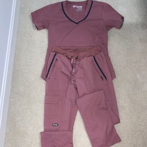 Greys anatomy by barco, impact elevate scrub set